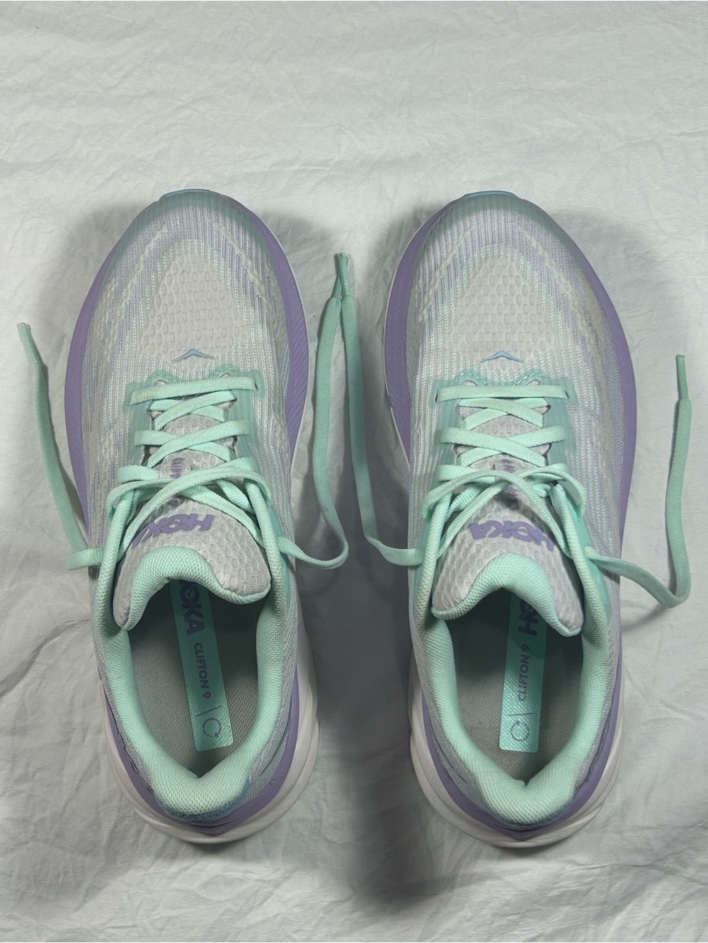Hoka One One Clifton 9 Youth in the "Sunlit Ocean/Lilac Mist" Size 6.5 Youth